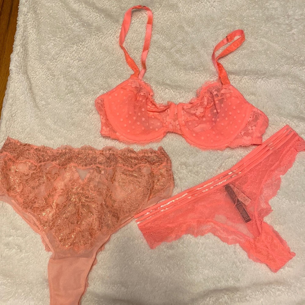 Victoria’s Secret bra 36C two pairs of panties both are large and it is a set